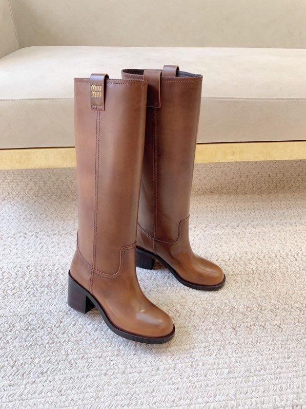 Шкіряні чоботи жіночі