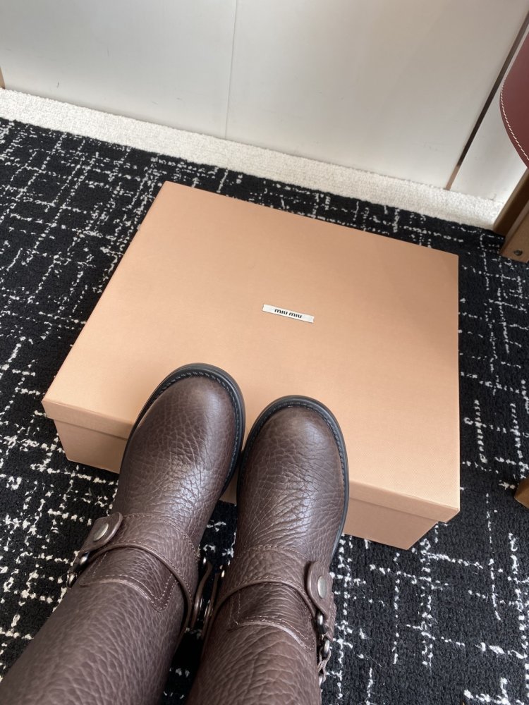 Кожаные сапоги женские фото 7