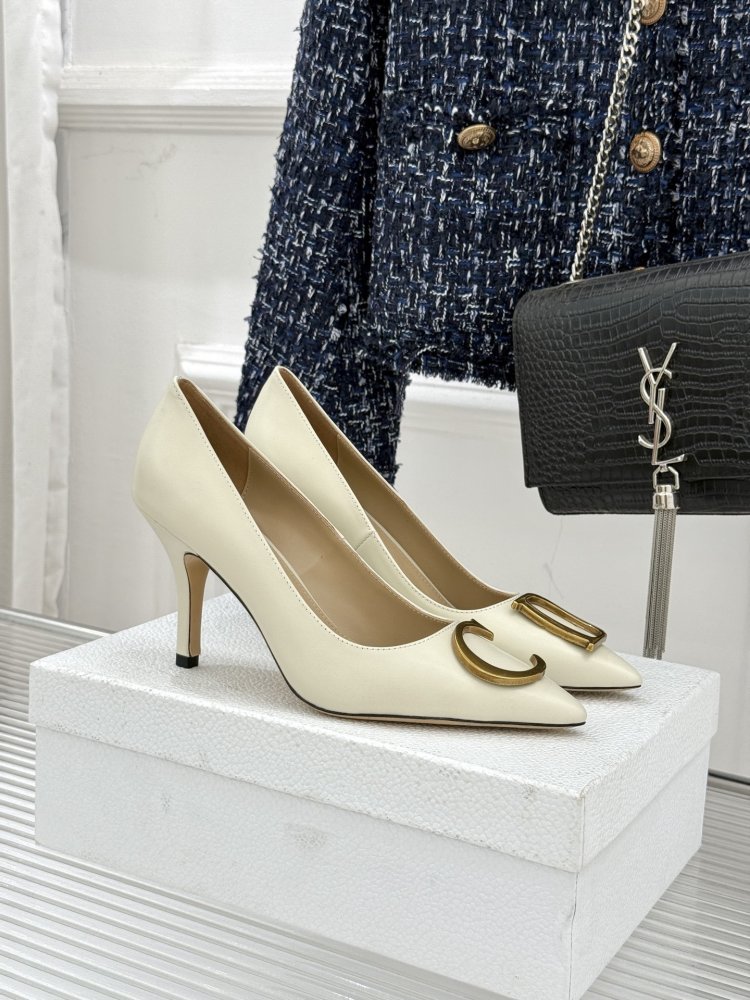 Leather shoes boats on stud