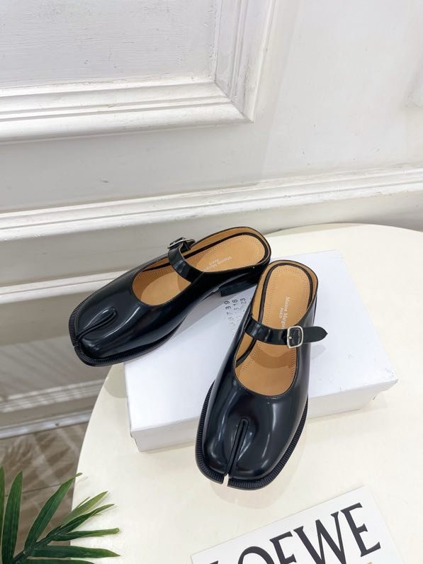 Кожаные туфли с раздвоенным носком