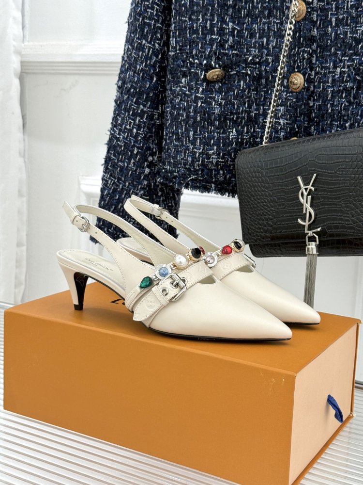 Кожаные туфли слингбэк на kitten heel