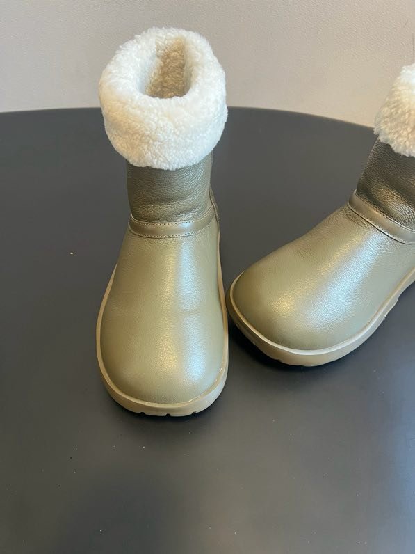 Leather women's boots on fur фото 3