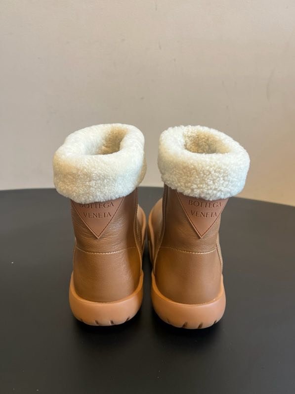 Кожаные женские ботинки на меху фото 5