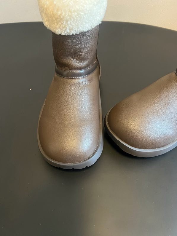 Кожаные женские ботинки на меху фото 5