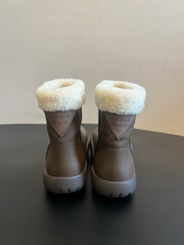 Кожаные женские ботинки на меху фото 6