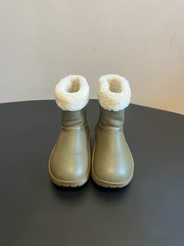 Leather women's boots on fur фото 7