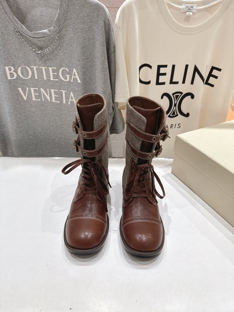 Кожаные женские ботинки на шнуровке