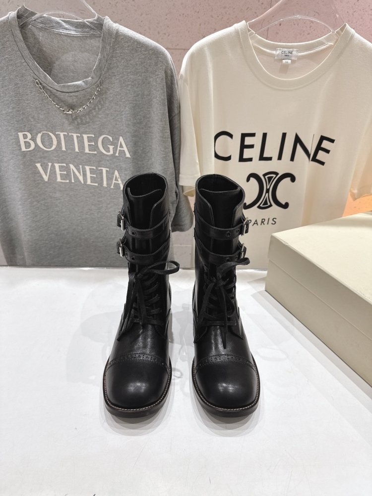 Кожаные женские ботинки на шнуровке