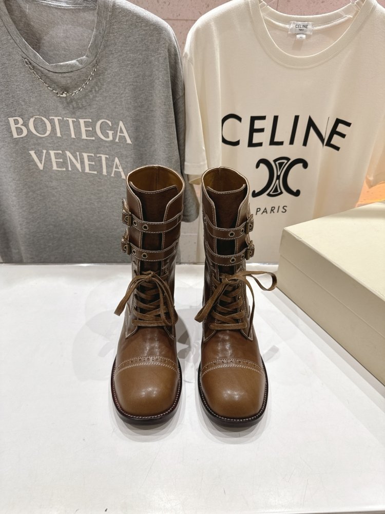 Кожаные женские ботинки на шнуровке