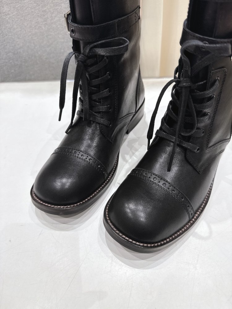 Кожаные женские ботинки на шнуровке фото 7