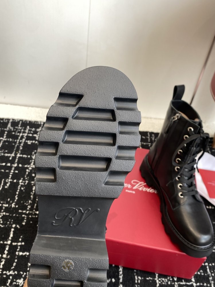 Leather women's boots фото 9