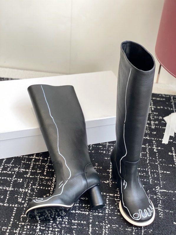 Leather women's boots on heel фото 2