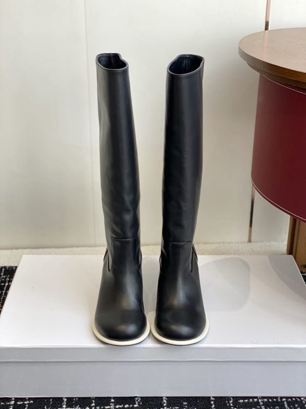 Кожаные женские сапоги на каблуке фото 3