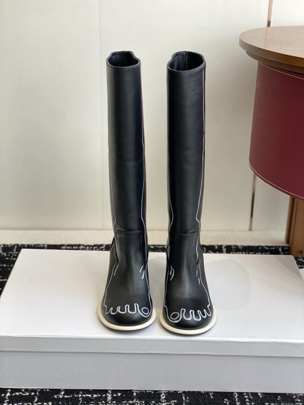 Leather women's boots on heel фото 4