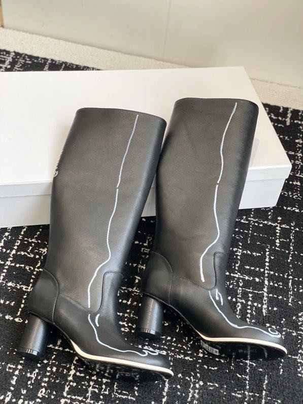 Leather women's boots on heel фото 5