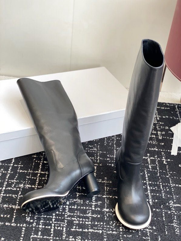 Кожаные женские сапоги на каблуке фото 5