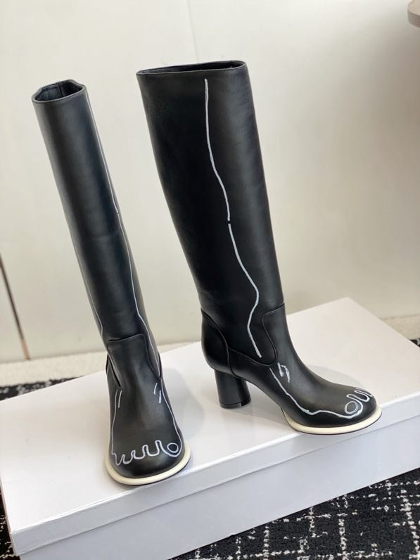 Leather women's boots on heel фото 6