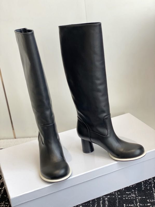 Кожаные женские сапоги на каблуке фото 6
