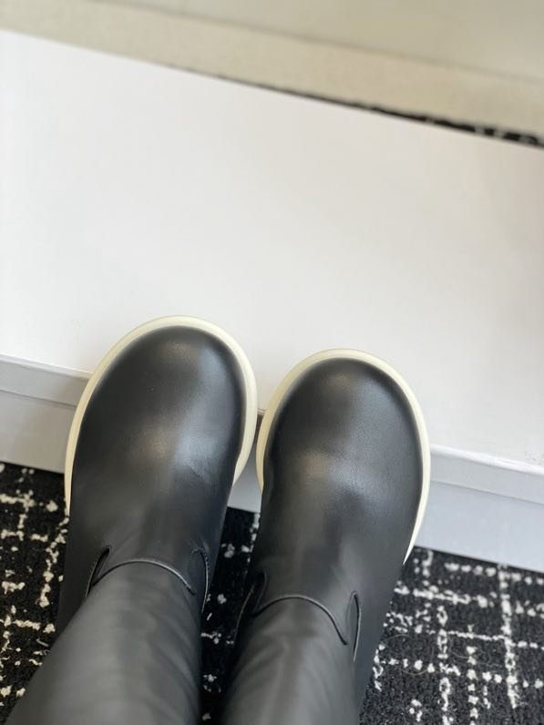 Кожаные женские сапоги на каблуке фото 8