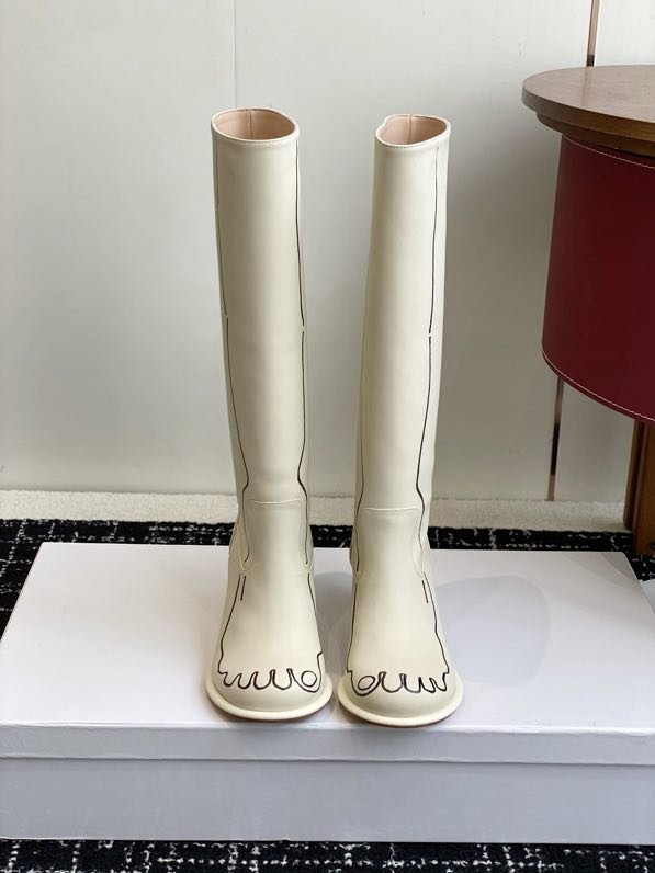 Кожаные женские сапоги на каблуке фото 9