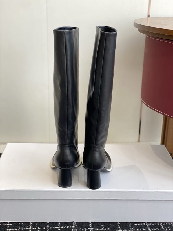 Кожаные женские сапоги на каблуке фото 9