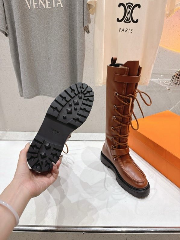 Шкіряні жіночі чоботи на шнурівці фото 2