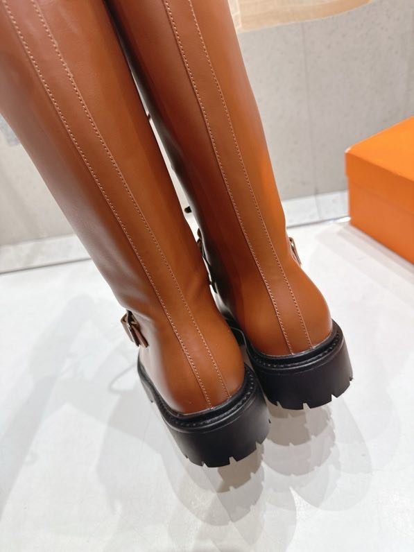 Шкіряні жіночі чоботи на шнурівці фото 4