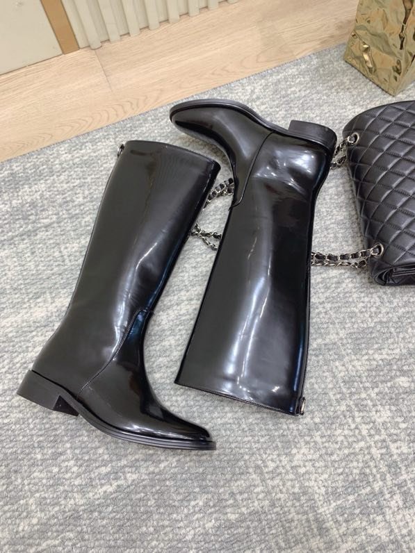 Шкіряні жіночі чоботи