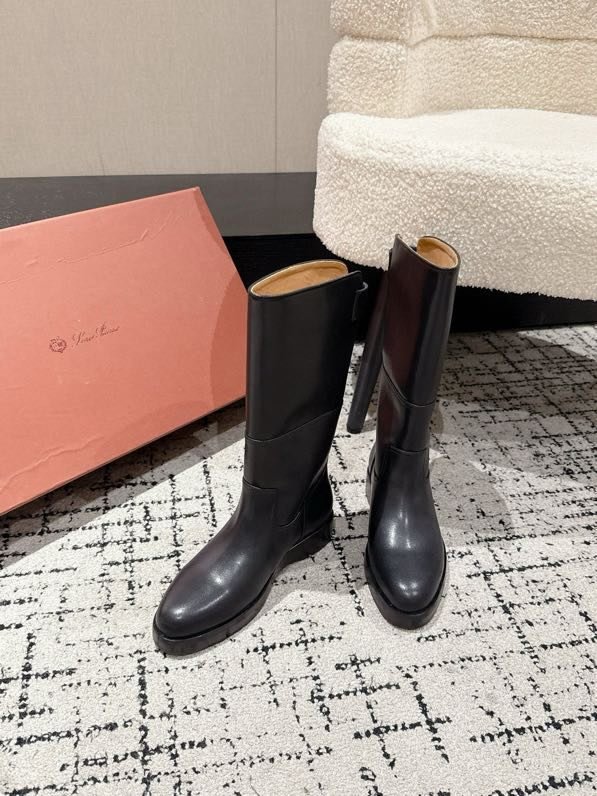 Leather women's boots