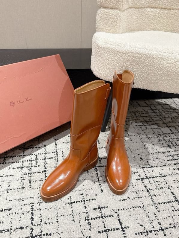 Кожаные женские сапоги