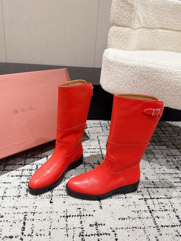 Кожаные женские сапоги