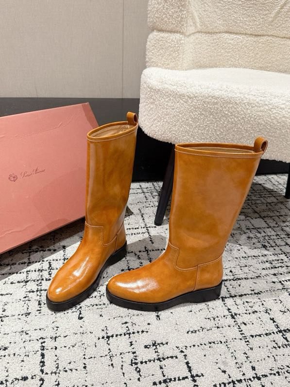 Шкіряні жіночі чоботи