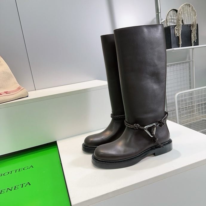 Шкіряні жіночі чоботи