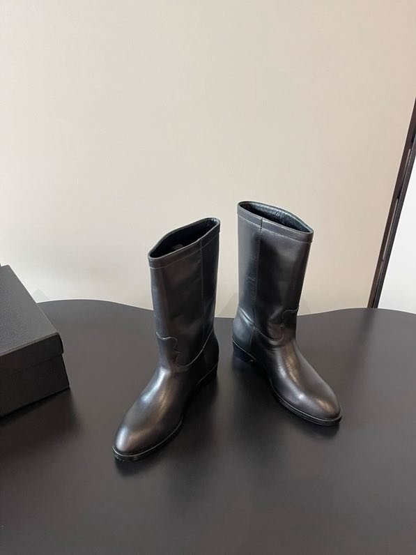 Leather women's boots