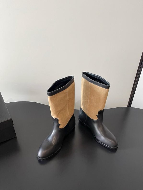 Шкіряні жіночі чоботи