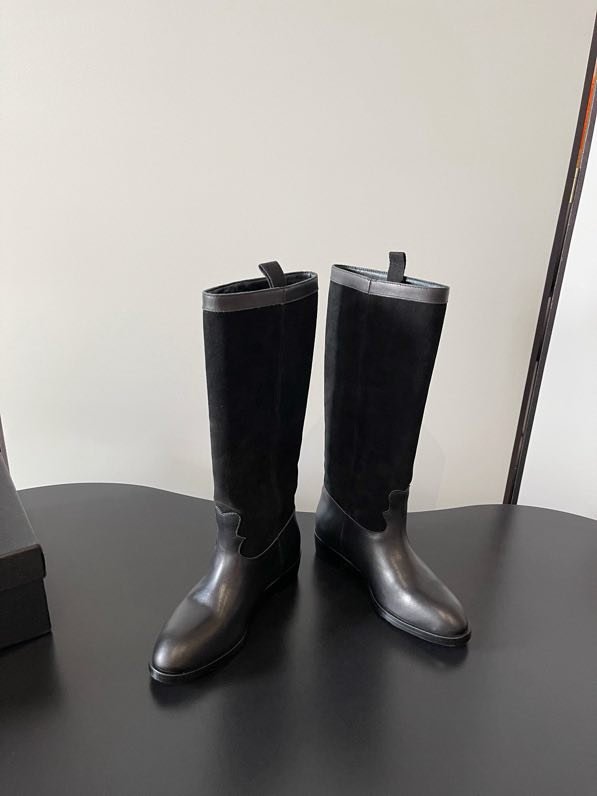 Кожаные женские сапоги