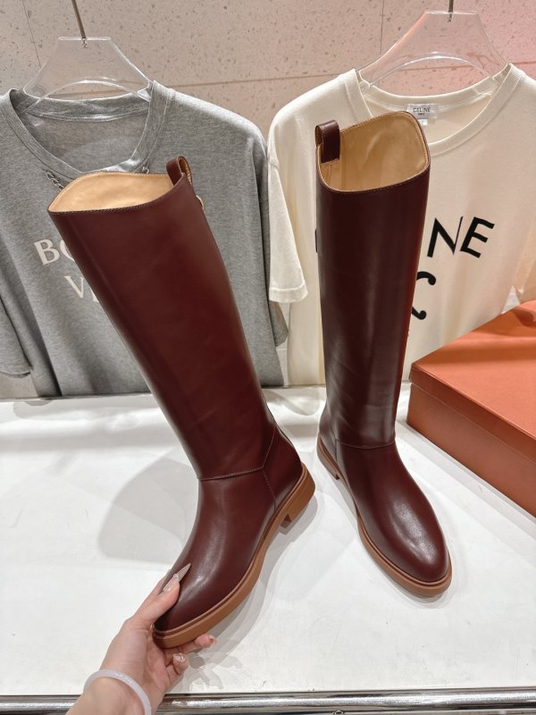 Кожаные женские сапоги