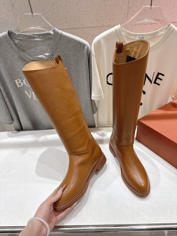 Кожаные женские сапоги