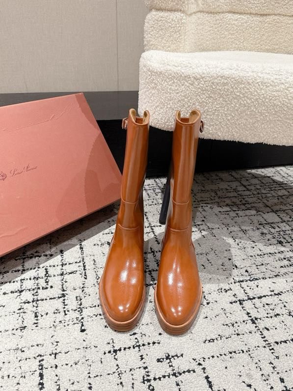 Кожаные женские сапоги фото 2