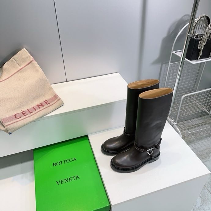 Шкіряні жіночі чоботи фото 2