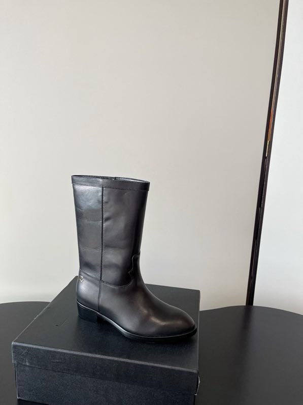 Leather women's boots фото 2