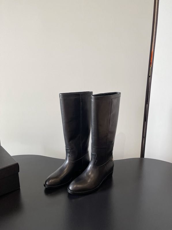 Leather women's boots фото 2