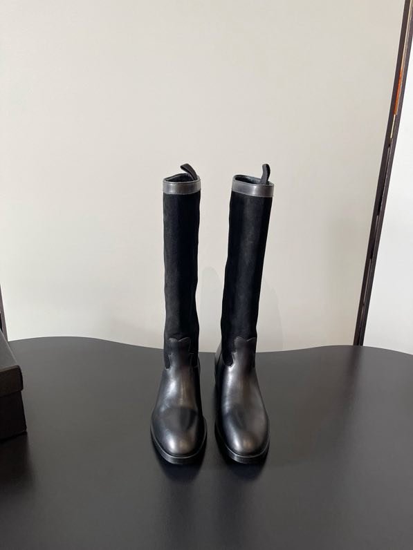 Кожаные женские сапоги фото 2