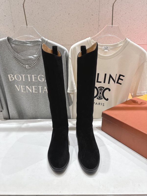 Кожаные женские сапоги фото 2