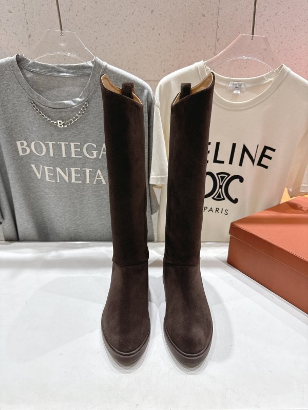 Кожаные женские сапоги фото 2