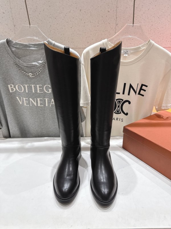 Кожаные женские сапоги фото 2