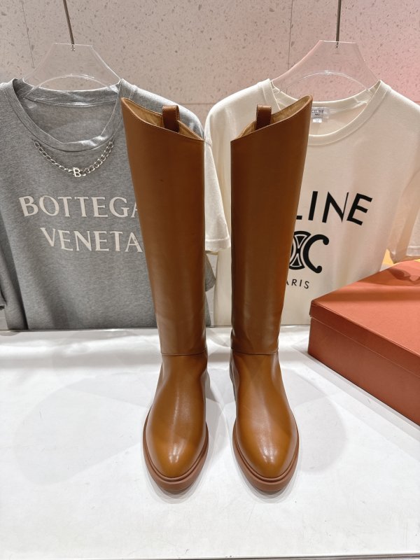 Кожаные женские сапоги фото 2