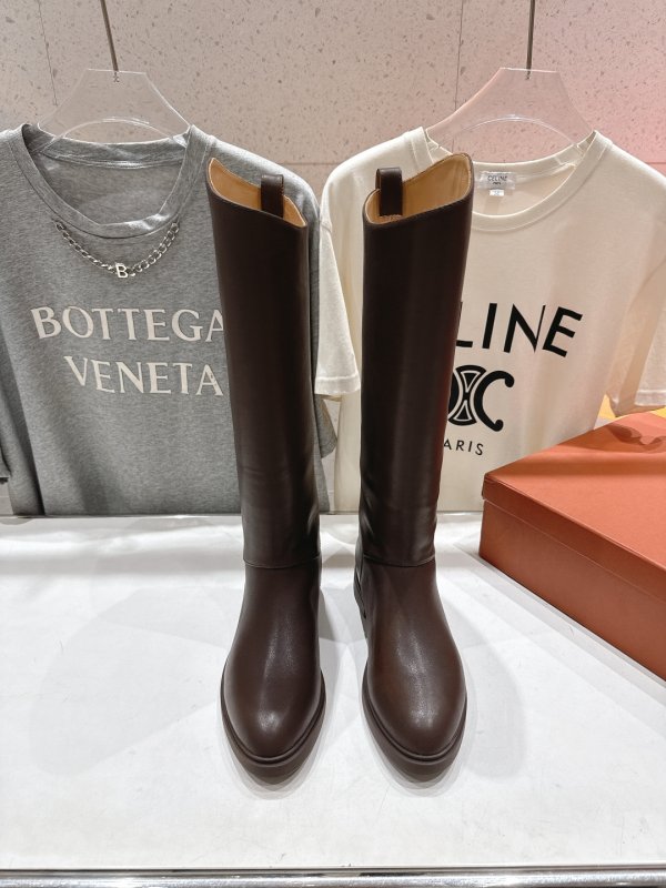 Кожаные женские сапоги фото 2