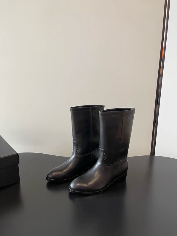 Leather women's boots фото 3