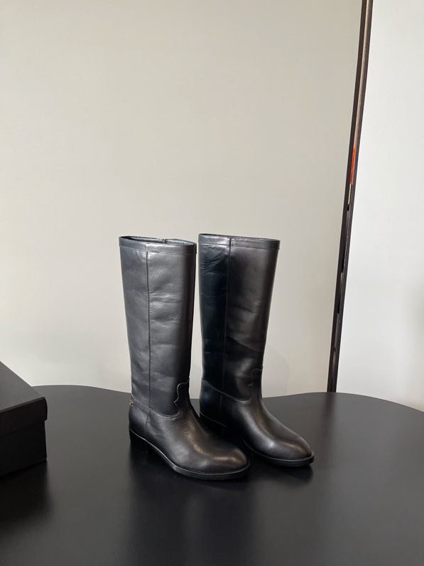 Leather women's boots фото 3